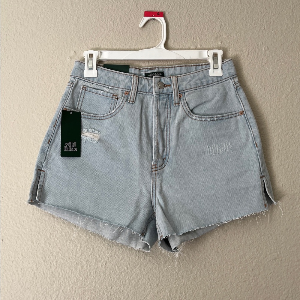 NWT Wild Fable Cutoff High Waist Light Wash Jean Shorts Size 2 2.5” Inseam